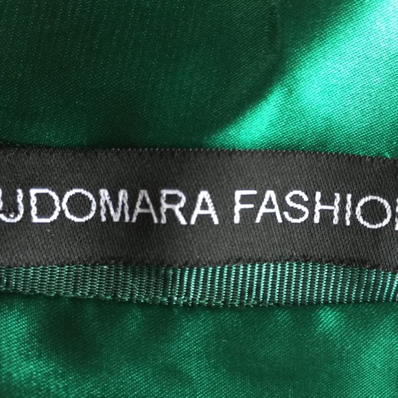 Ludomara Ladies Top Medium/Small - Lots of Charm and Character - Picture 4 of 16